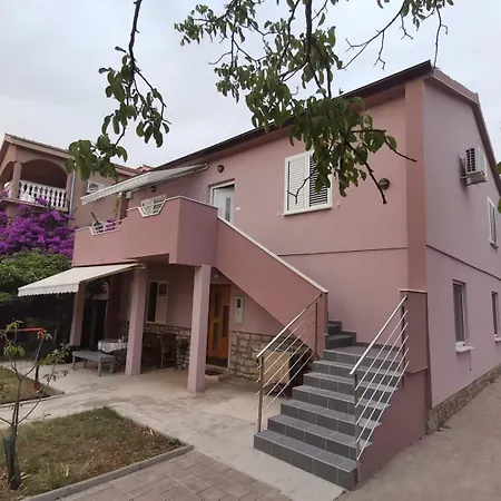 House Brane アパート ビオグラード・ナ・モル